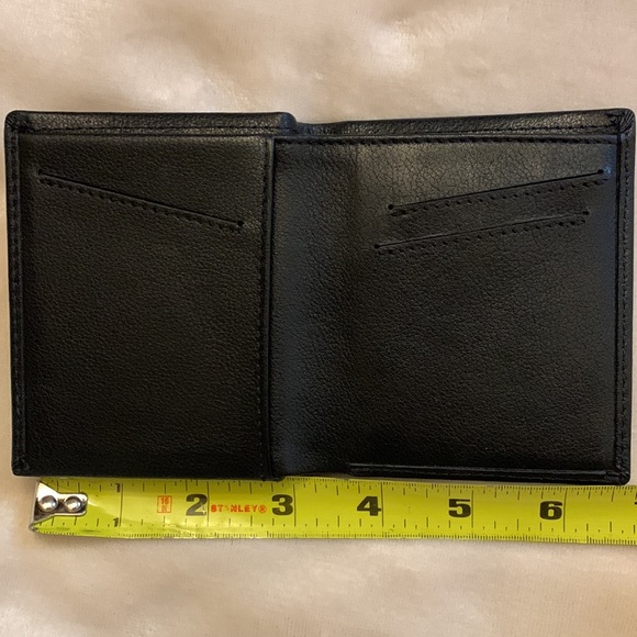 NWOT Vincero billfold wallet - Picture 10 of 10